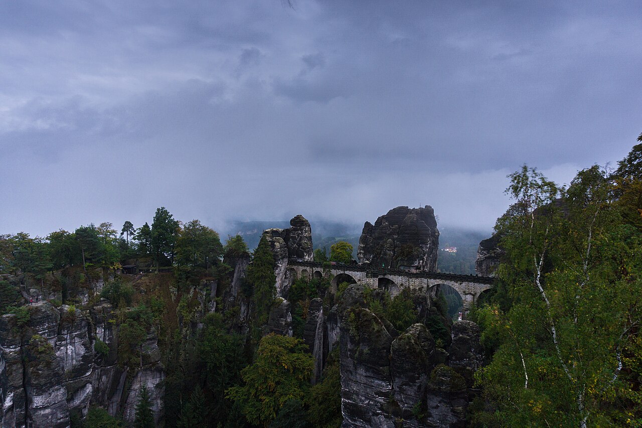 4. Overview & Attractions