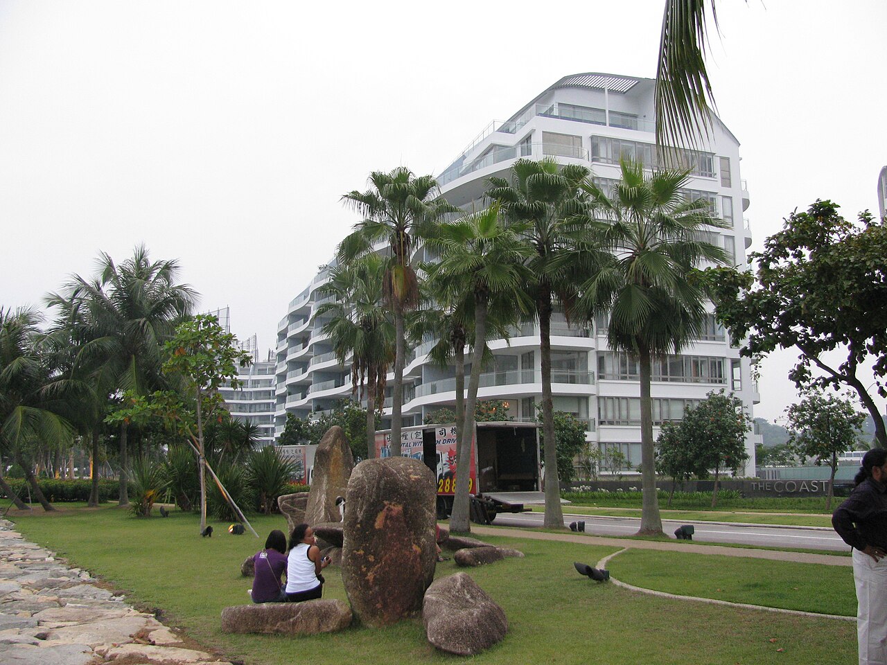 4. Overview & Attractions
