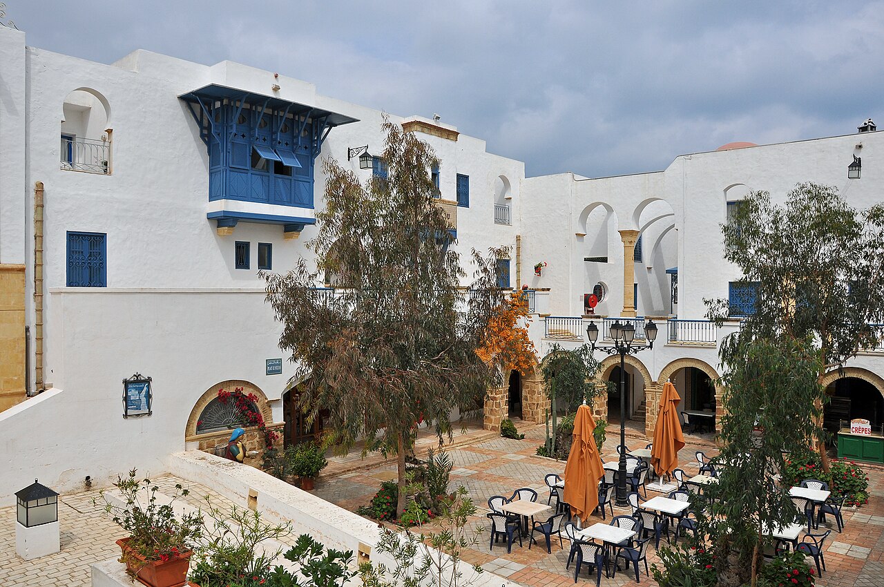 4. Overview & Attractions
